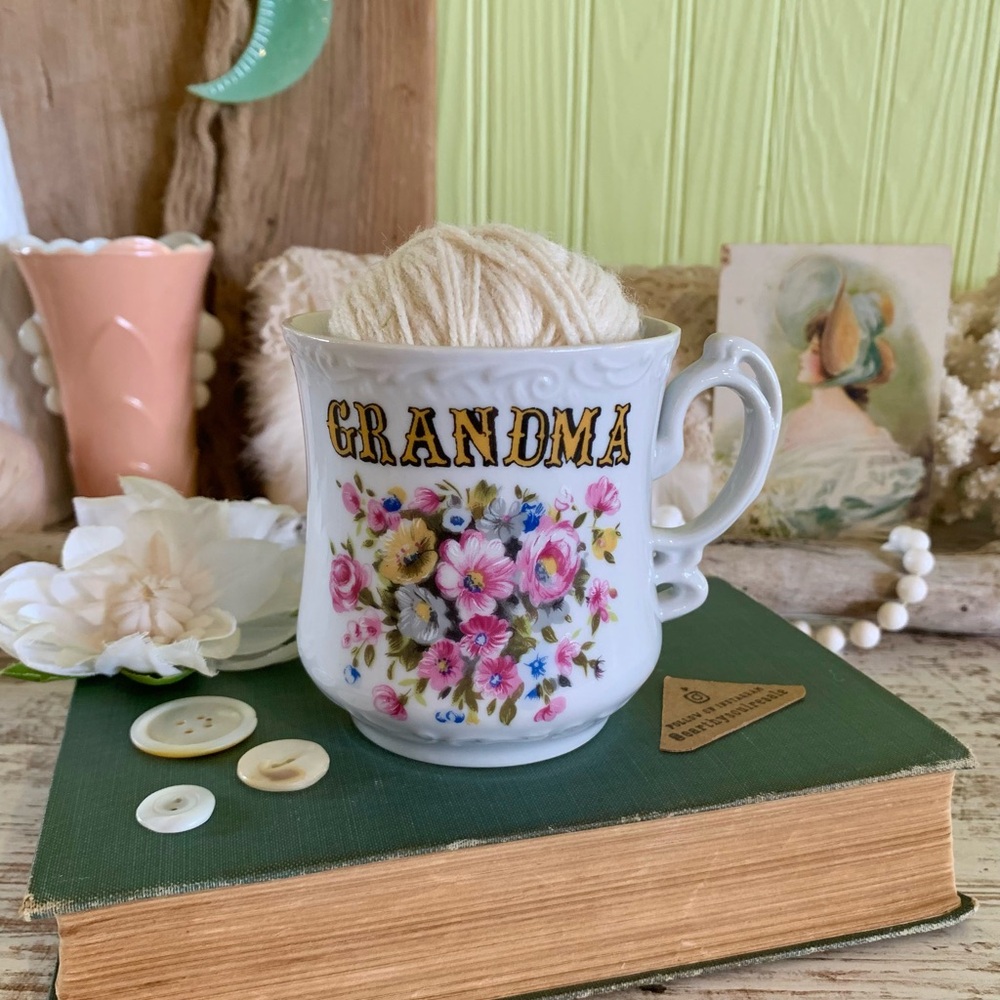 Vintage Ceramic Mug 💗